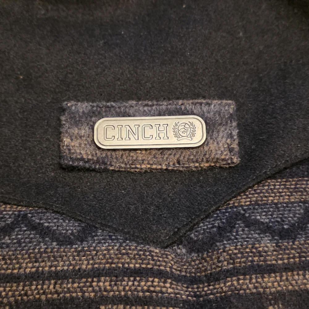 Cinch Black and Gray Geometric Vest - Picture 2 of 3